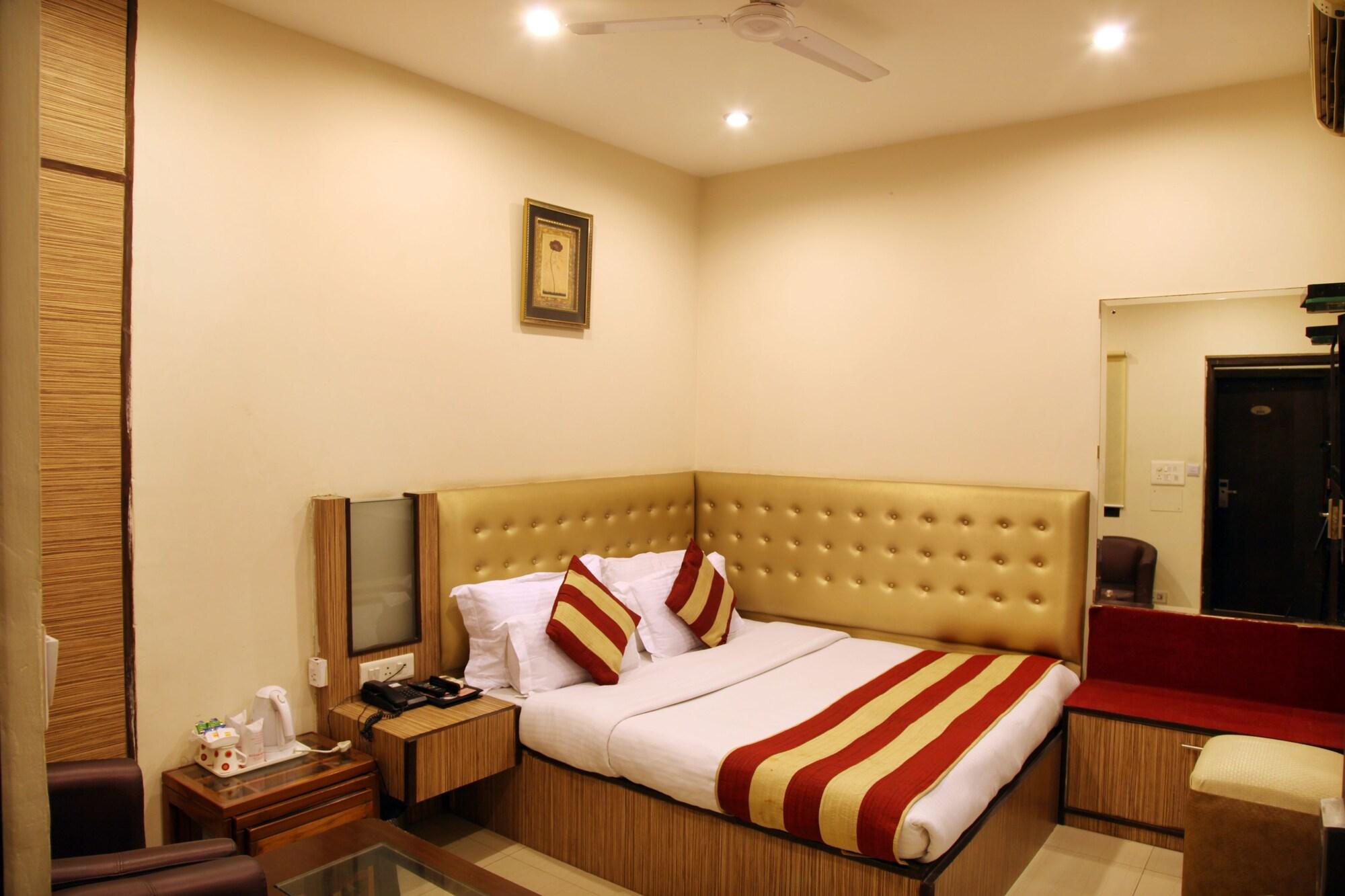 Rupam Hotel Delhi  Eksteriør billede