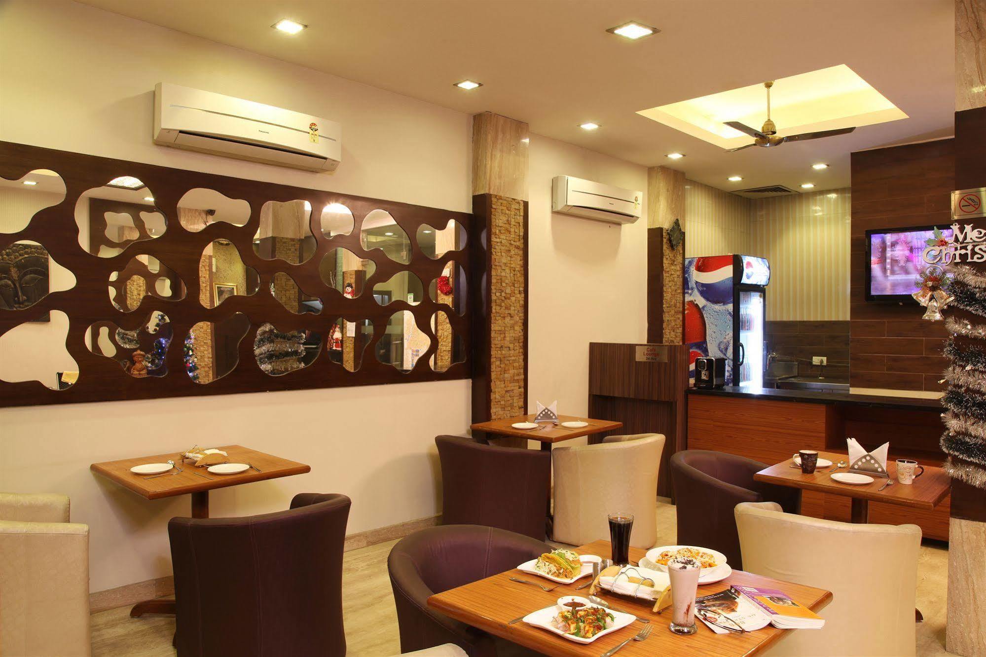 Rupam Hotel Delhi  Eksteriør billede